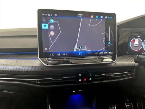 Volkswagen Golf 1.5 TSI R-Line Hatchback 5dr Petrol Manual Euro 6 (s/s) (150 ps) Sat Nav 19