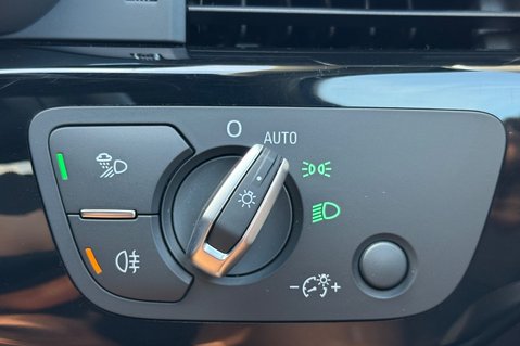 Audi A4 TFSI BLACK EDITION MHEV- APPLE CAR PLAY - REVERSE CAMERA 45