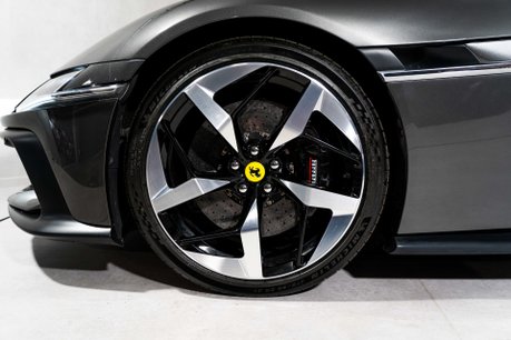 Ferrari 12Cilindri COUPE. HISTORIC PAINTWORK. PASSENGER DISPLAY. LIFT. PANO ROOF. CARBON INT. 9