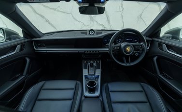 Porsche 911 Carrera 4S (992) 16