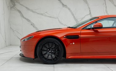 Aston Martin V12 Vantage S 35