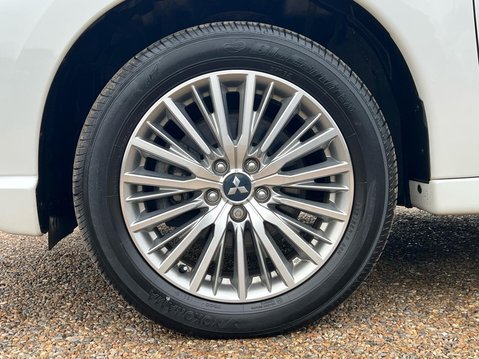 Mitsubishi Outlander PHEV DESIGN 4