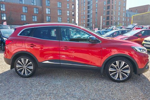 Renault Kadjar SIGNATURE NAV TCE AUTOMATIC..GLASS ROOF.9 SERVICES 12