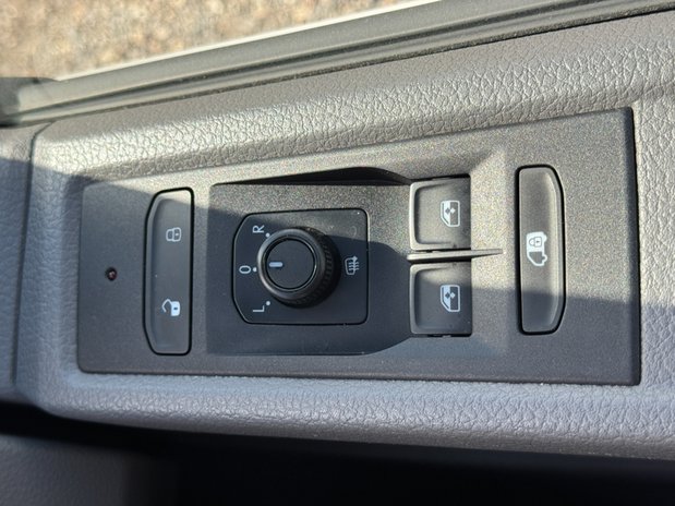 Volkswagen Transporter AUTO SWB L1H1 Low Roof Startline T32 Air Con Sensors EURO 6 23