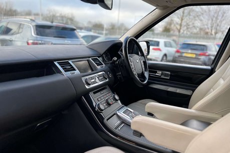 Land Rover Range Rover Sport 3.0 SD V6 HSE Black SUV 5dr Diesel Auto 4WD Euro 5 (255 bhp) 43