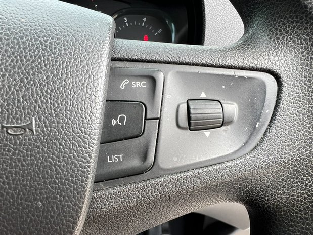 Peugeot Expert MWB L2H1 Professional 2700 Air Con Sensors Tow Bar EURO 6 NO VAT 42