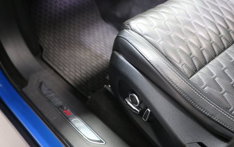 Jaguar F-Pace SVR AWD - Stunning Example with Sliding Panoramic Roof 17