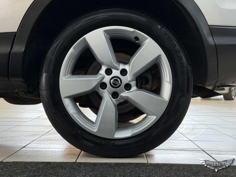 Nissan Qashqai 1.2 DIG-T N-Connecta 2WD Euro 6 (s/s) 5dr 68