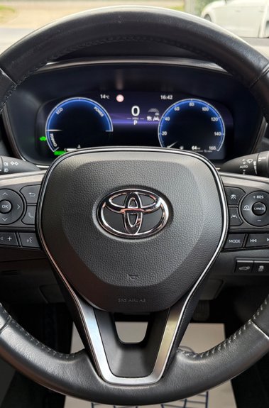 Toyota Corolla DESIGN HYBRID - FULL TOYOTA SERVICE HISTORY - VAT QUALIFYING 
