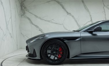 Aston Martin DB12 V8 31