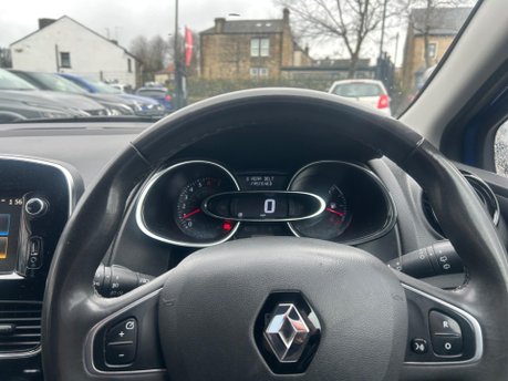 Renault Clio ICONIC TCE 11