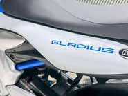 Suzuki Gladius 650 2010 ONLY 26K SV650 MOTOR MOT 08/27 SERVICED A2 650CC 21
