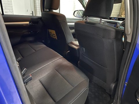 Toyota Hilux INVINCIBLE 4WD D-4D DCB 17