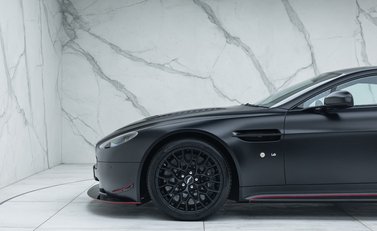 Aston Martin V12 Vantage S 28
