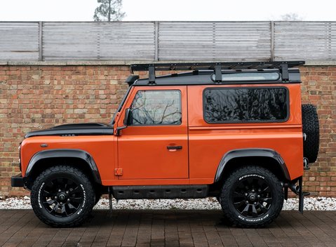 Land Rover Defender 90 Adventure 2