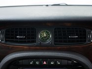 Jaguar XJ 3.0 V6 Sovereign Saloon 4dr Petrol Automatic (249 g/km, 240 bhp) 8