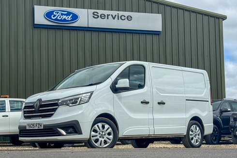 Renault Trafic AUTO SWB L1H1 Low Roof LL31 Air Con Alloys Cruise Nav EURO 6