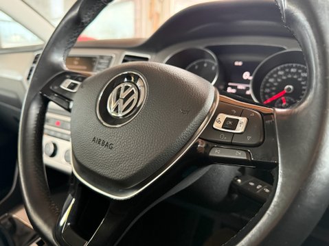 Volkswagen Golf SV SE TSI 29