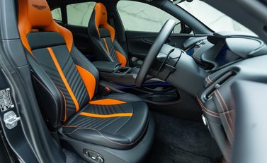 Aston Martin DBX 707 11