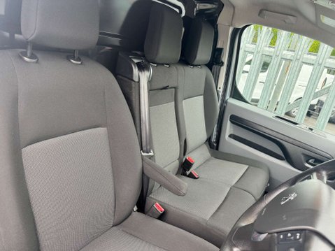 Peugeot Expert 2.0 Expert Professional Premium L1 Blue HDi 18