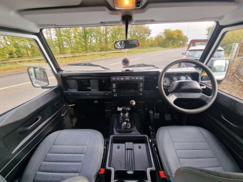 Land Rover Defender 110 TD5 STATION WAGON 9