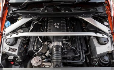 Aston Martin Vantage GT8 32