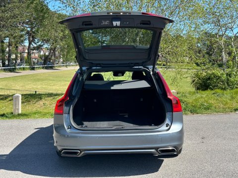 Volvo V90 2.0 D5 R-Design Plus Auto AWD Euro 6 (s/s) 5dr 15