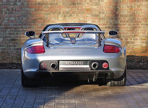 Porsche Carrera GT 8