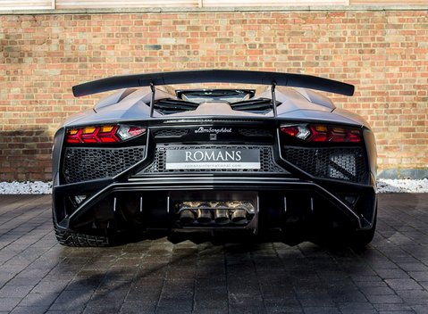 Lamborghini Aventador SV LP 750-4 Roadster 32