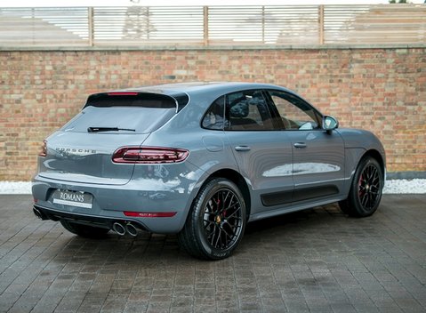 Porsche Macan GTS 32