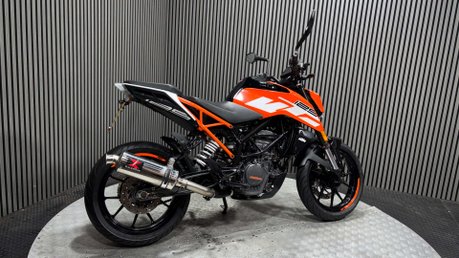 KTM Duke 2017 17K NEW MOT 125CC 15BHP NAKED BIKE 2