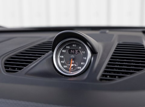 Porsche 911 Carrera GTS (991.2) 18