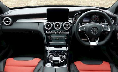 Mercedes-Benz C Class C63 Saloon 13