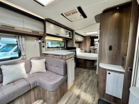 Coachman Lusso II  16