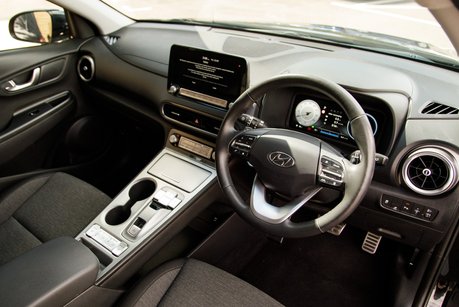 Hyundai KONA PREMIUM