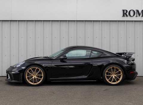 Porsche 718 Cayman GT4 2