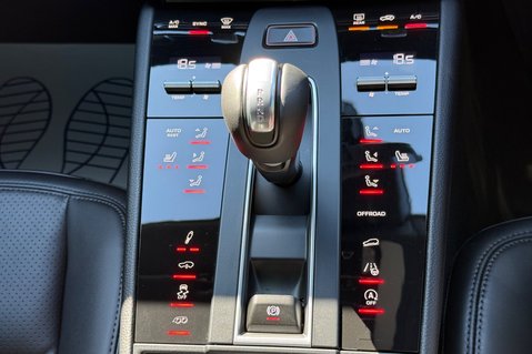 Porsche Macan GTS PDK - PAN ROOF -BOSE -360 CAMS -MEMORY PK - CRAYON 15