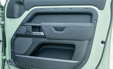 Land Rover Defender 110 D300 75TH LIMITED EDITION 25