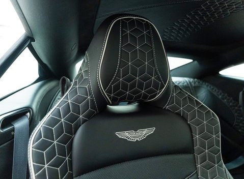 Aston Martin DBS Superleggera 17