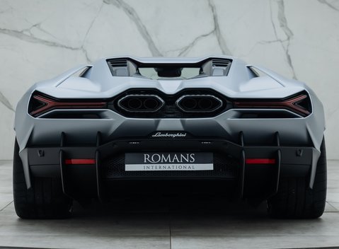 Lamborghini Revuelto 10