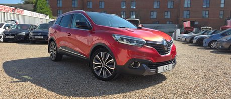 Renault Kadjar SIGNATURE NAV TCE AUTOMATIC..GLASS ROOF..9 SERVICES..1 FORMER KEEPER  1
