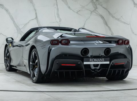 Ferrari SF90 Spider 13