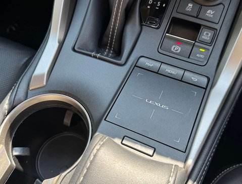 Lexus NX 2.5 NX 300h Takumi CVT 4WD 5dr 33