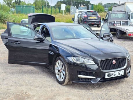Jaguar XF 2.0d R-Sport Saloon 4dr Diesel Auto Euro 6 (s/s) (180 ps) 31