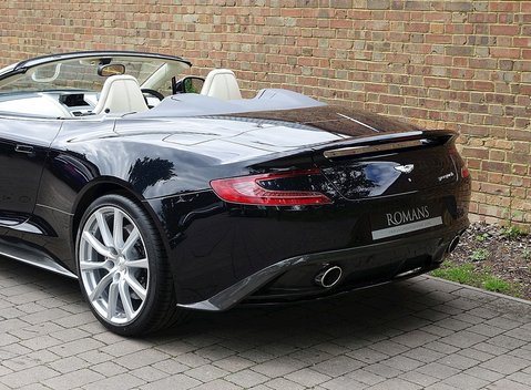 Aston Martin Vanquish Volante 12