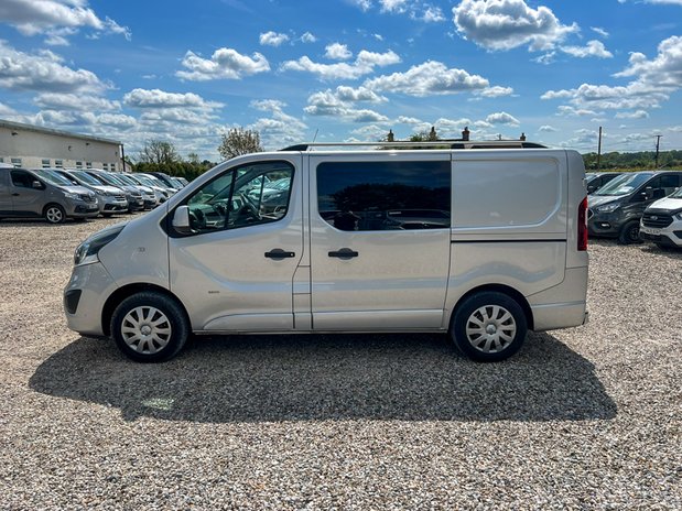 Vauxhall Vivaro SWB L1H1 Low Roof Sport 2900 EURO 6 NO VAT 1
