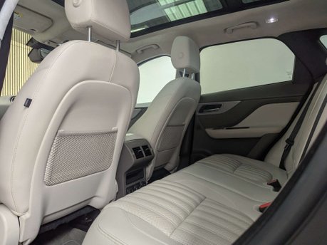 Jaguar F-Pace 2.0 F-PACE Portfolio AWD Auto 4WD 5dr 44