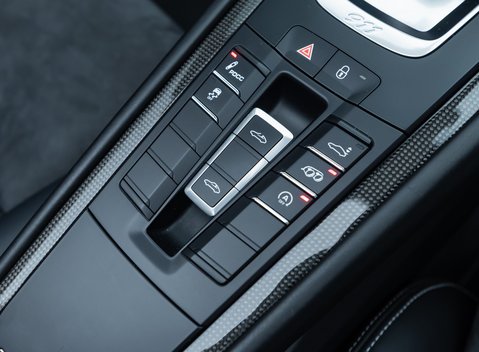 Porsche 911 Targa 4 GTS (991.2) 26