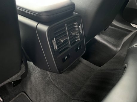 Porsche Taycan 500kW Turbo 93kWh 4dr 31