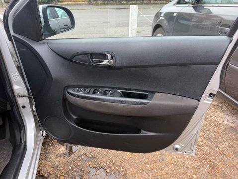 Hyundai i20 1.4 Comfort Euro 5 5dr 17